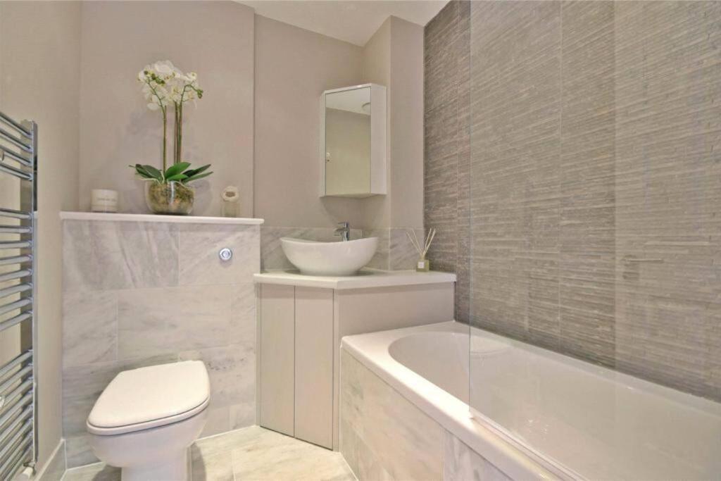 Luxury 3 Bed Apartment - Huge Outdoor Terrace & Amazing Transport Links London Exterior foto